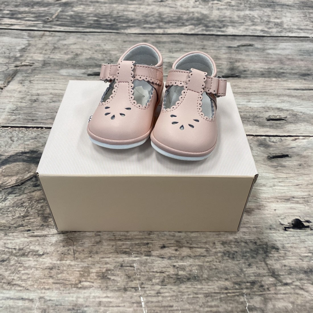 Dottie Scalloped Perforated Mary Jane Pink