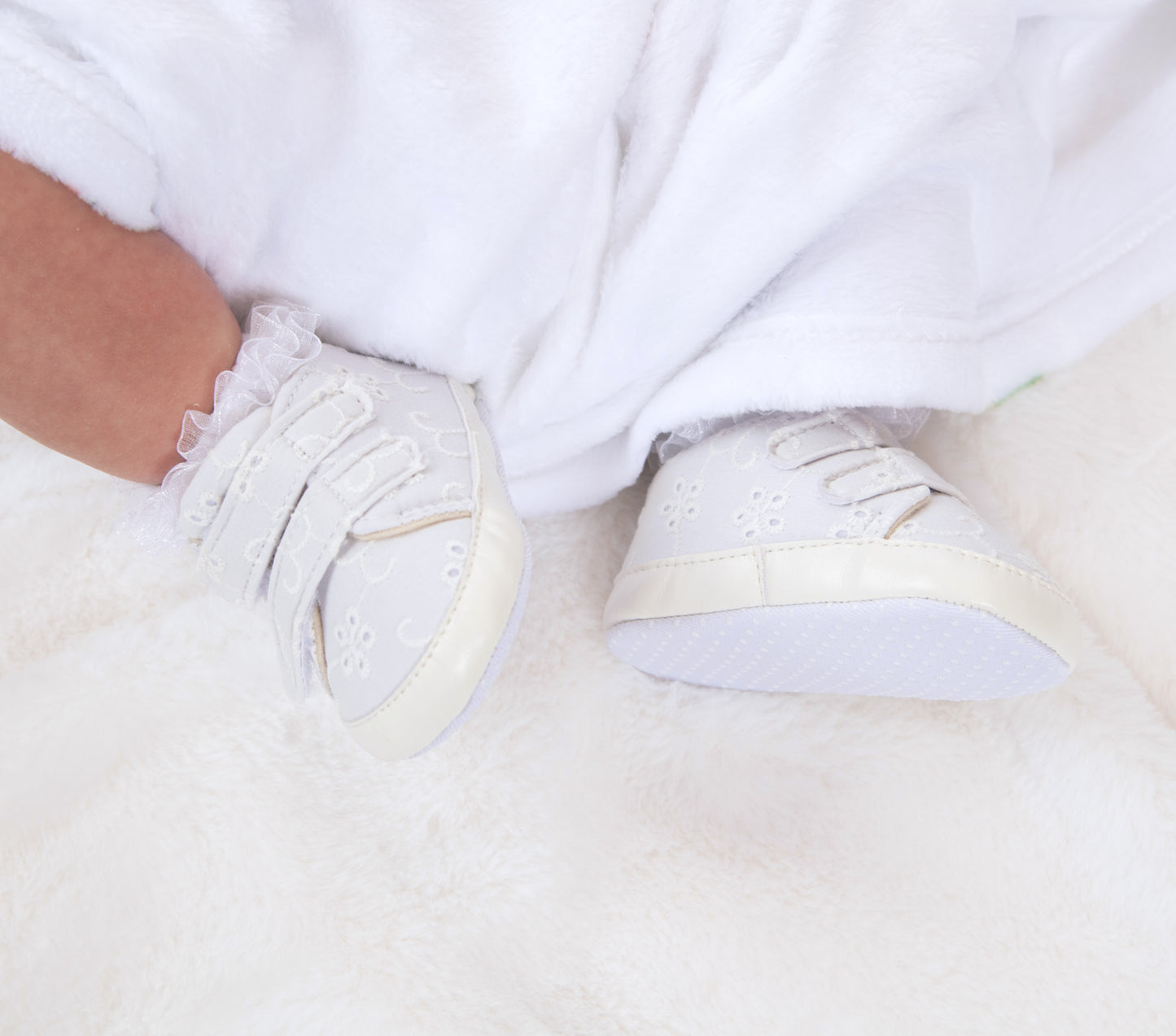 Eyelet Sneaker Gift Set